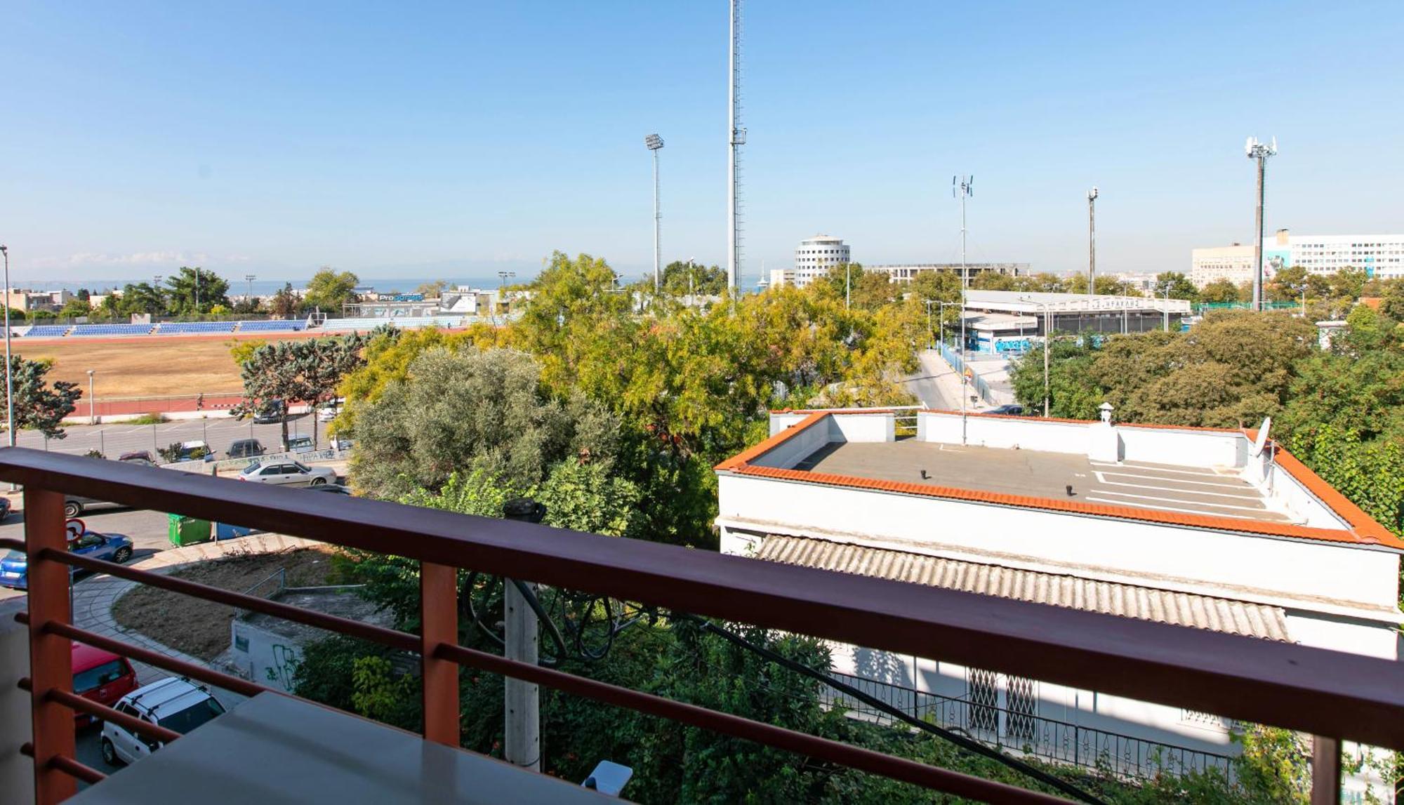 Great With Private Parking Apartment *